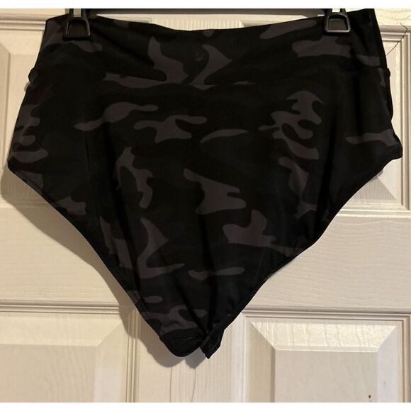 CRZ Yoga Camo Swim Bottoms Only Size XL - Picture 3 of 5